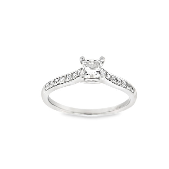 Pre Owned Platinum Diamond Solitaire Ring ZV927 Pre Owned Platinum Diamond Solitaire Ring ZV927